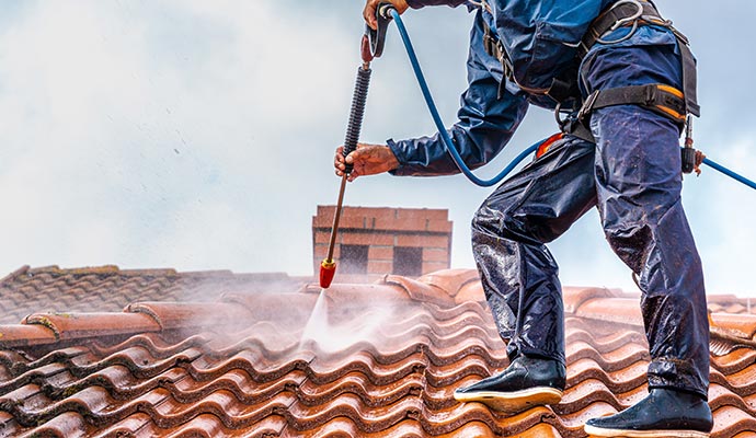 roof power washing and cleaning
